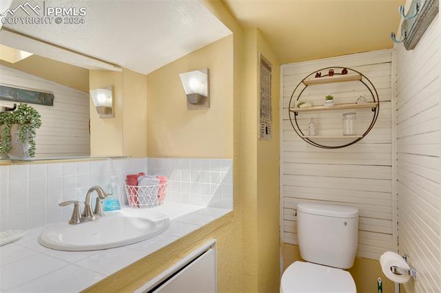 11 E Del Norte Street