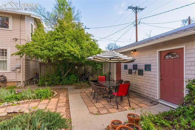 11 E Del Norte Street