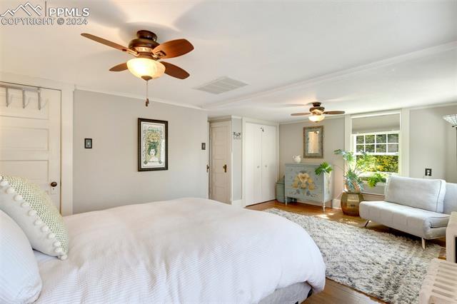 11 E Del Norte Street