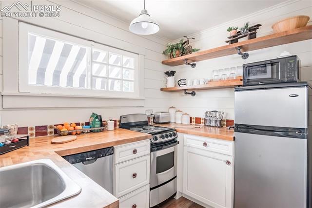 11 E Del Norte Street