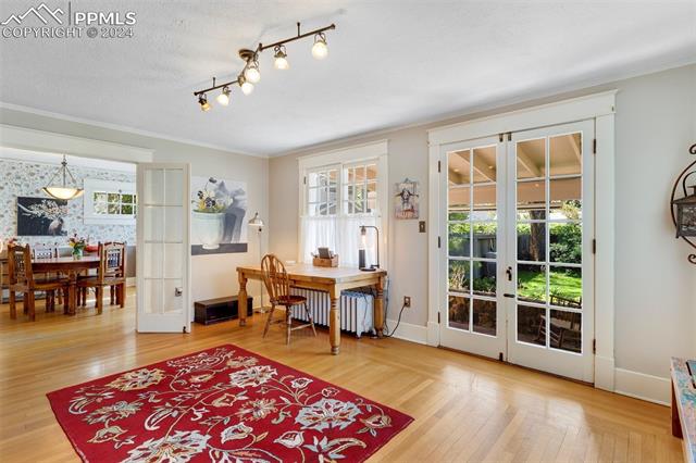 11 E Del Norte Street