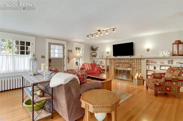 11 E Del Norte Street