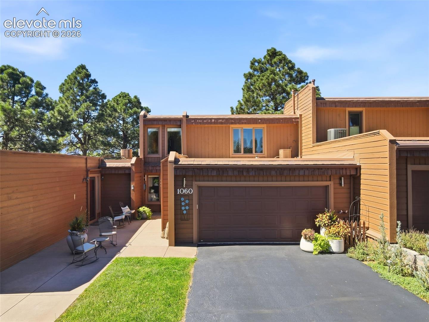 1060 Hill Circle