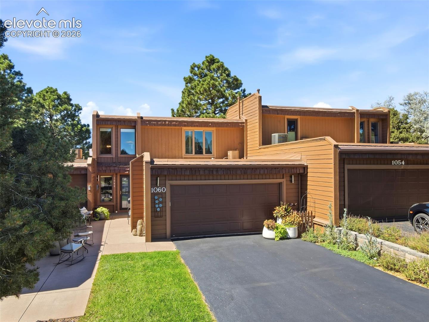 1060 Hill Circle