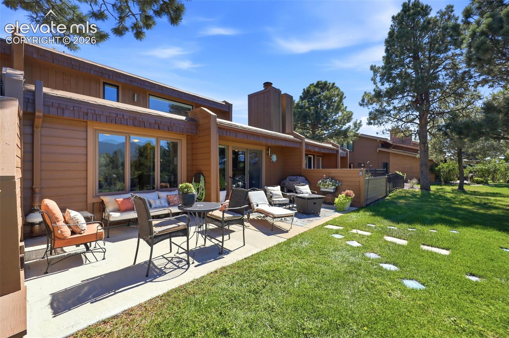 1060 Hill Circle