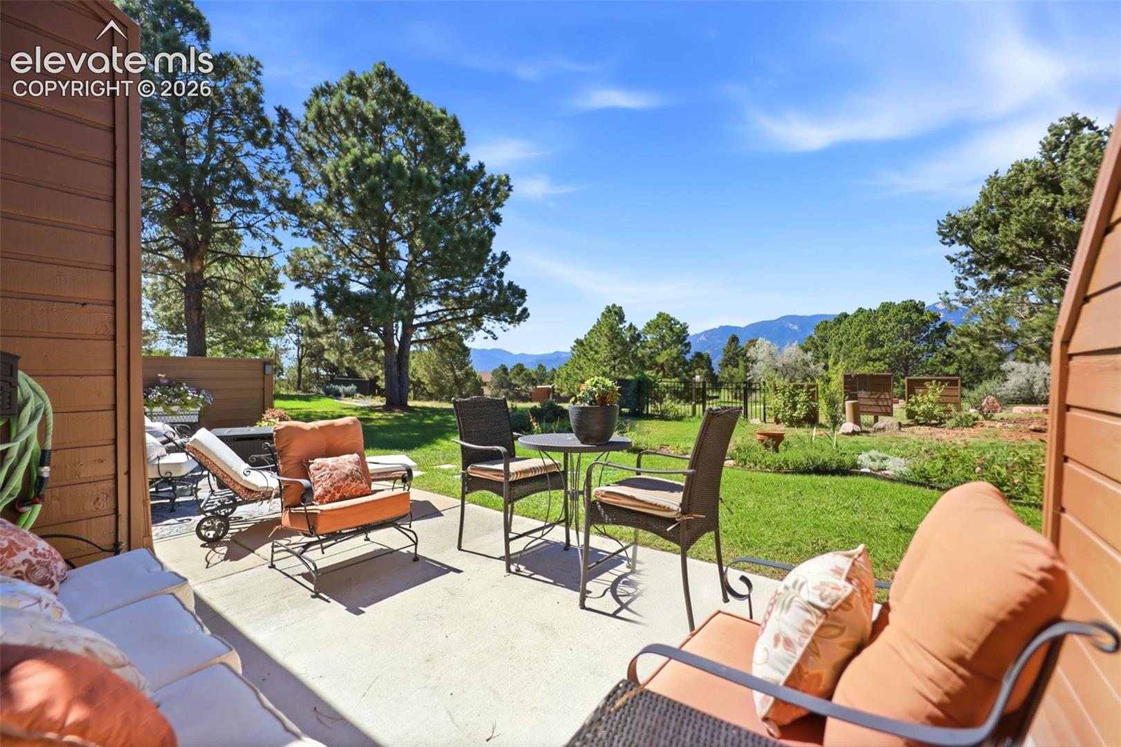 1060 Hill Circle