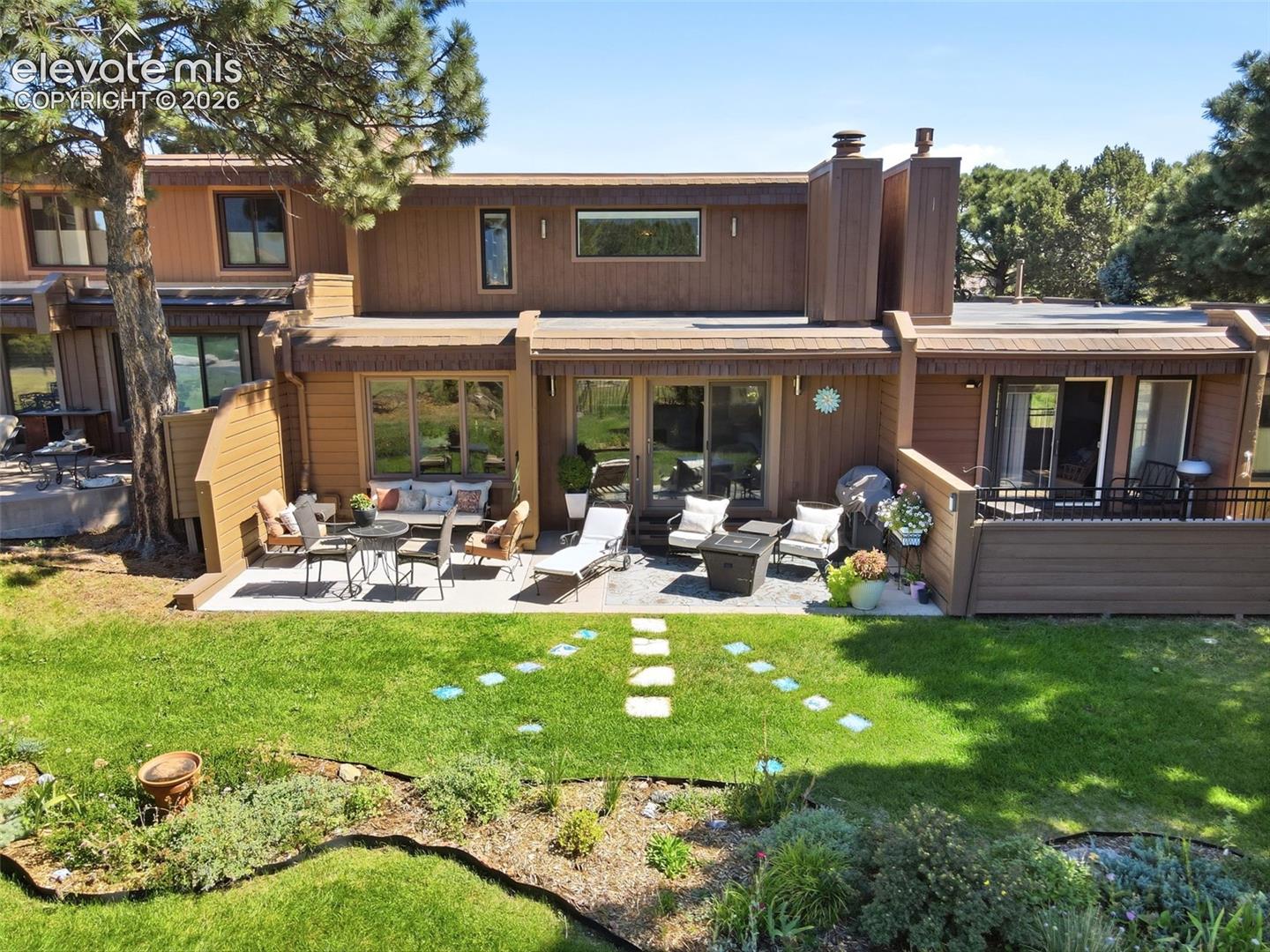 1060 Hill Circle