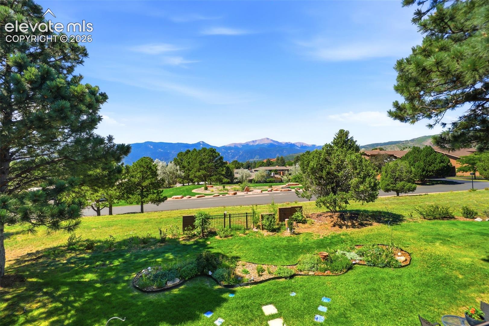 1060 Hill Circle