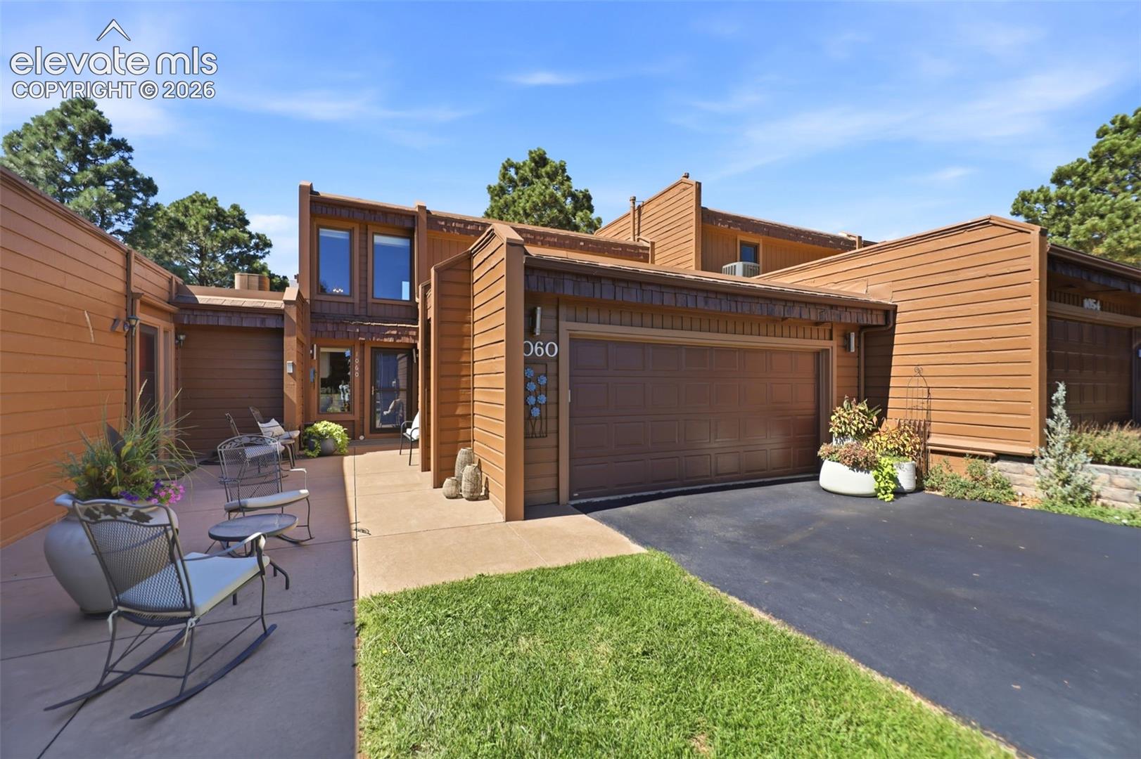 1060 Hill Circle