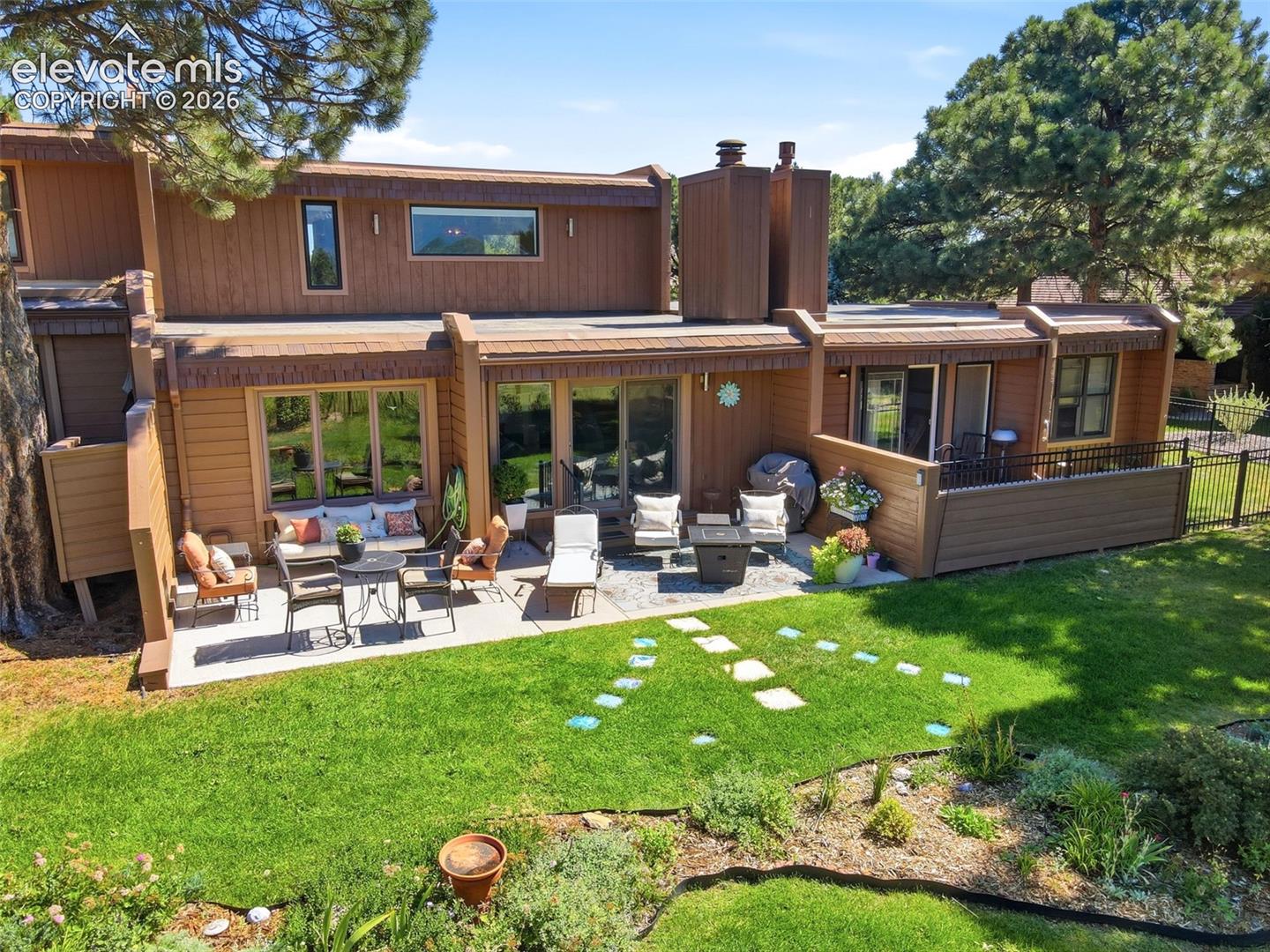 1060 Hill Circle