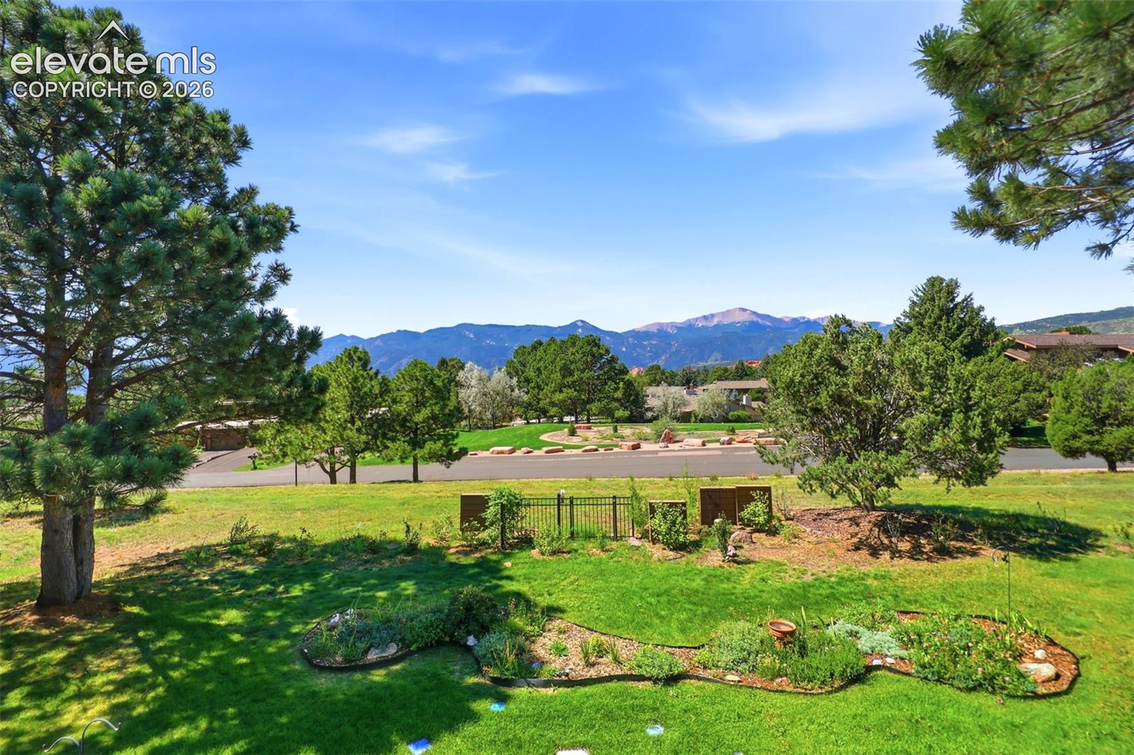 1060 Hill Circle