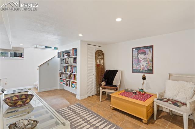1123 Custer Avenue