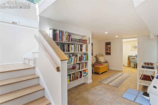 1123 Custer Avenue