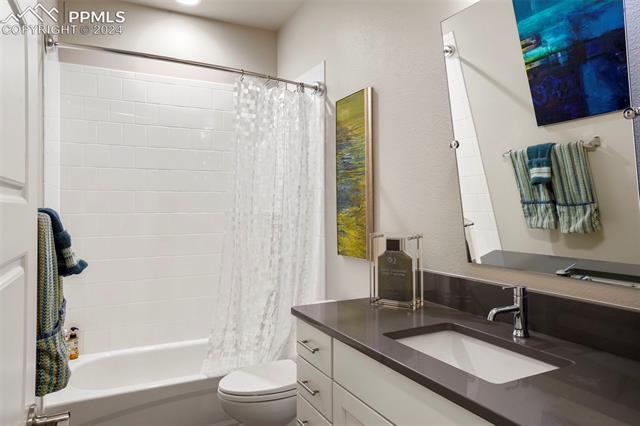 4513 Hanging Lake Circle