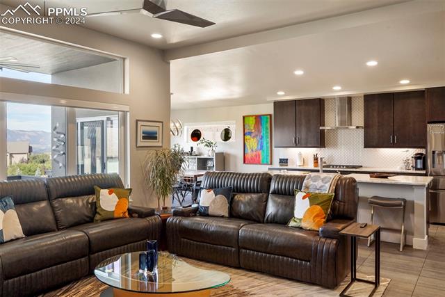 4513 Hanging Lake Circle