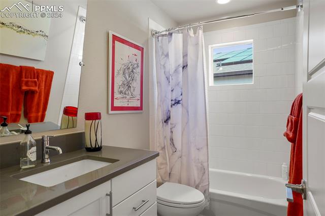 4513 Hanging Lake Circle