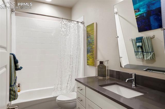 4513 Hanging Lake Circle