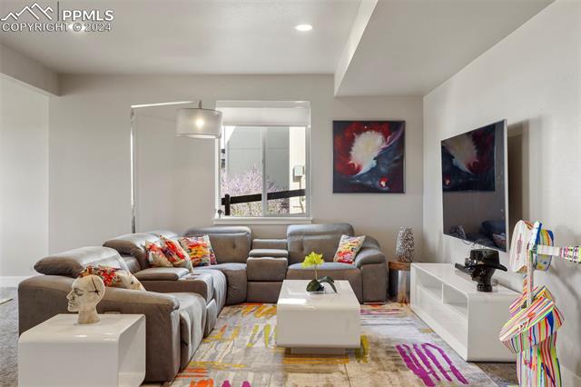 4513 Hanging Lake Circle