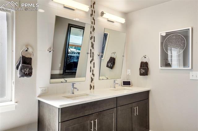 4513 Hanging Lake Circle