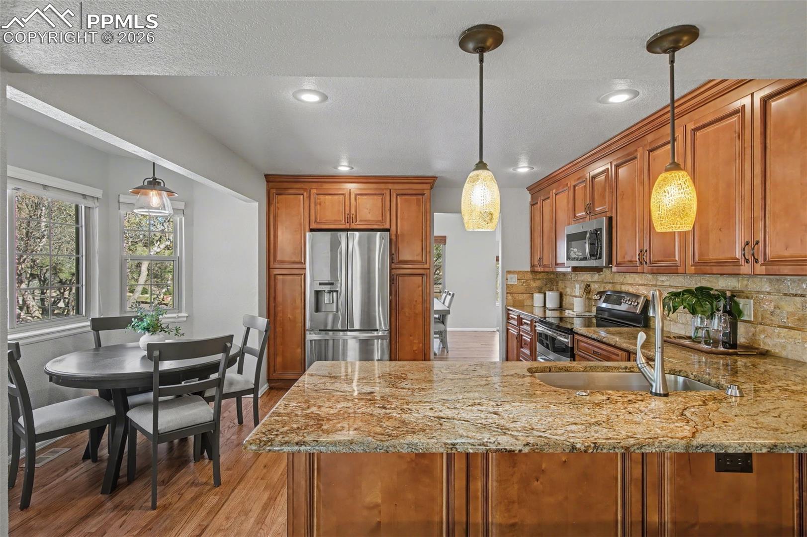 5376 Cliff Point Circle