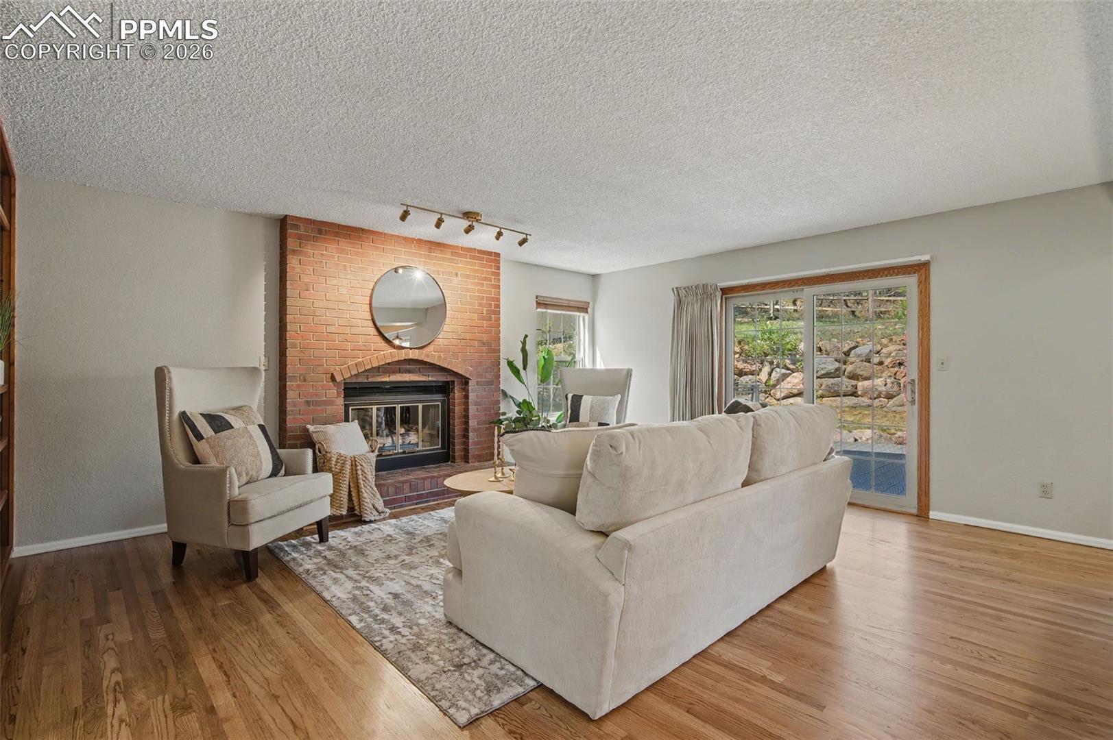 5376 Cliff Point Circle