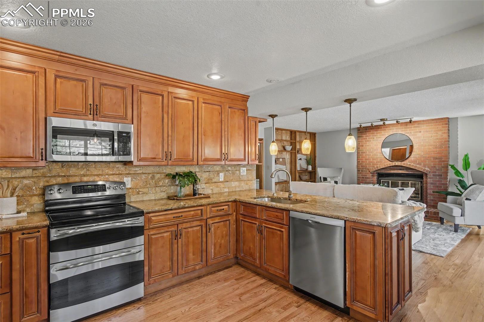 5376 Cliff Point Circle