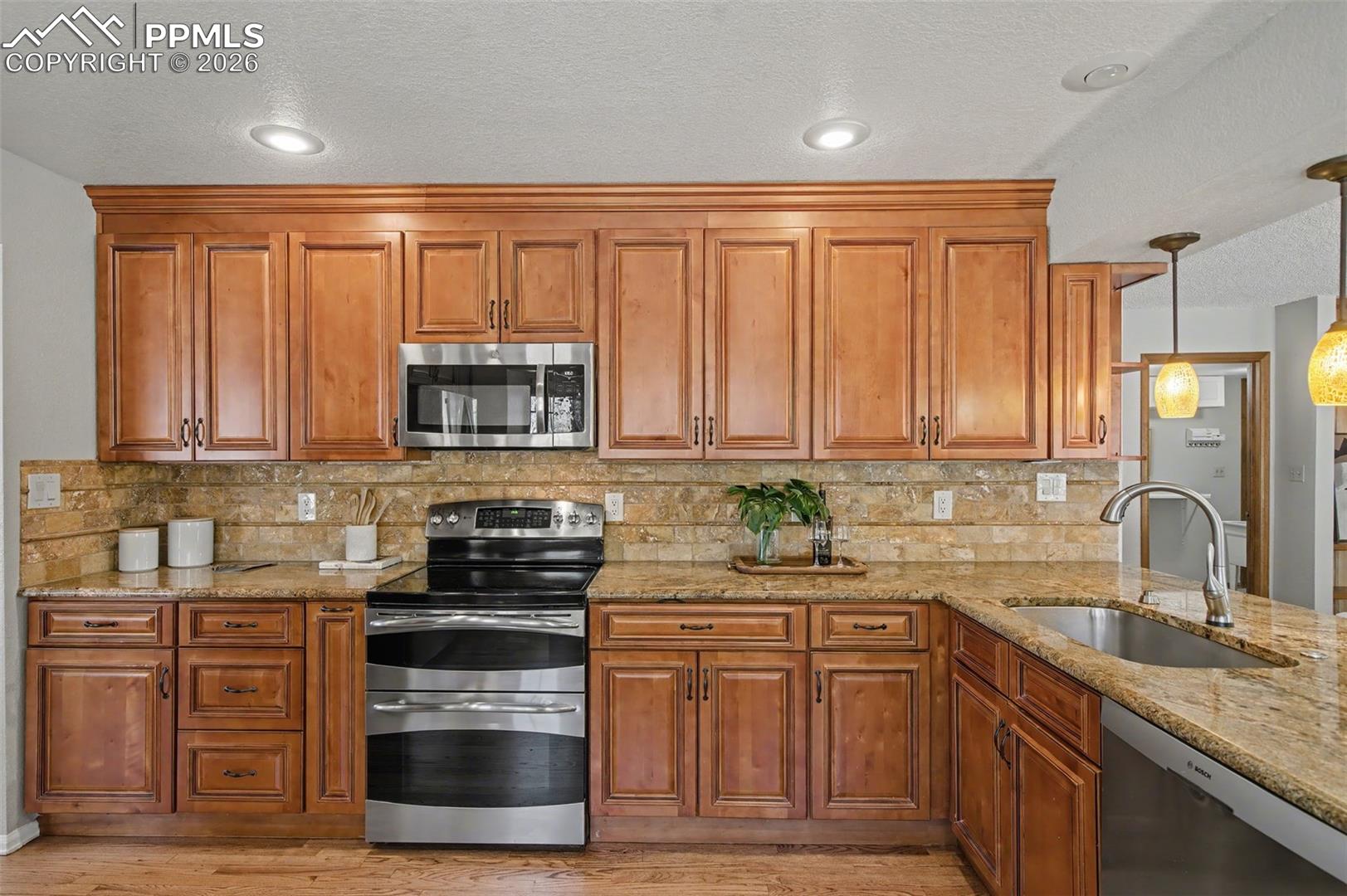 5376 Cliff Point Circle
