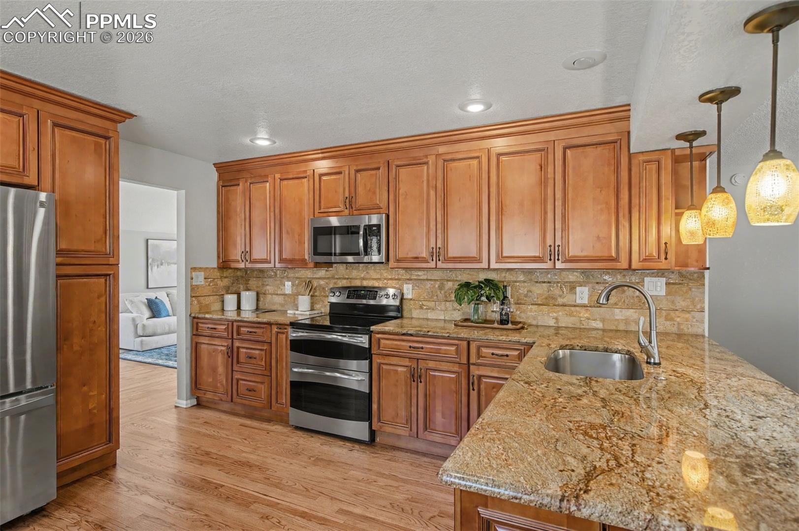 5376 Cliff Point Circle