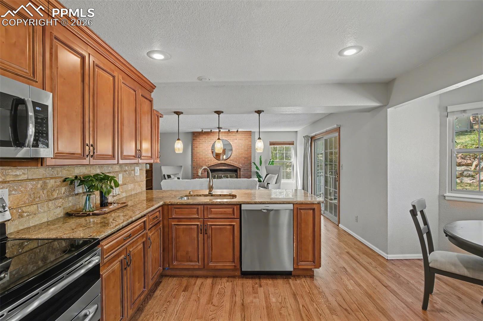 5376 Cliff Point Circle