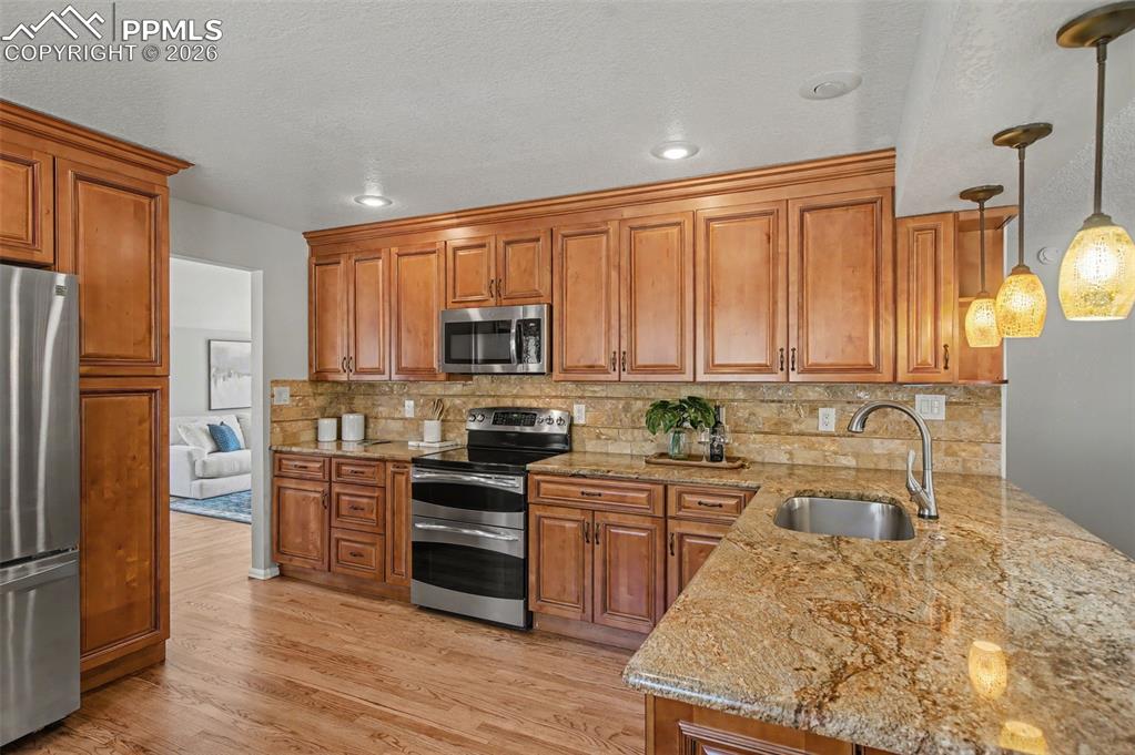 5376 Cliff Point Circle