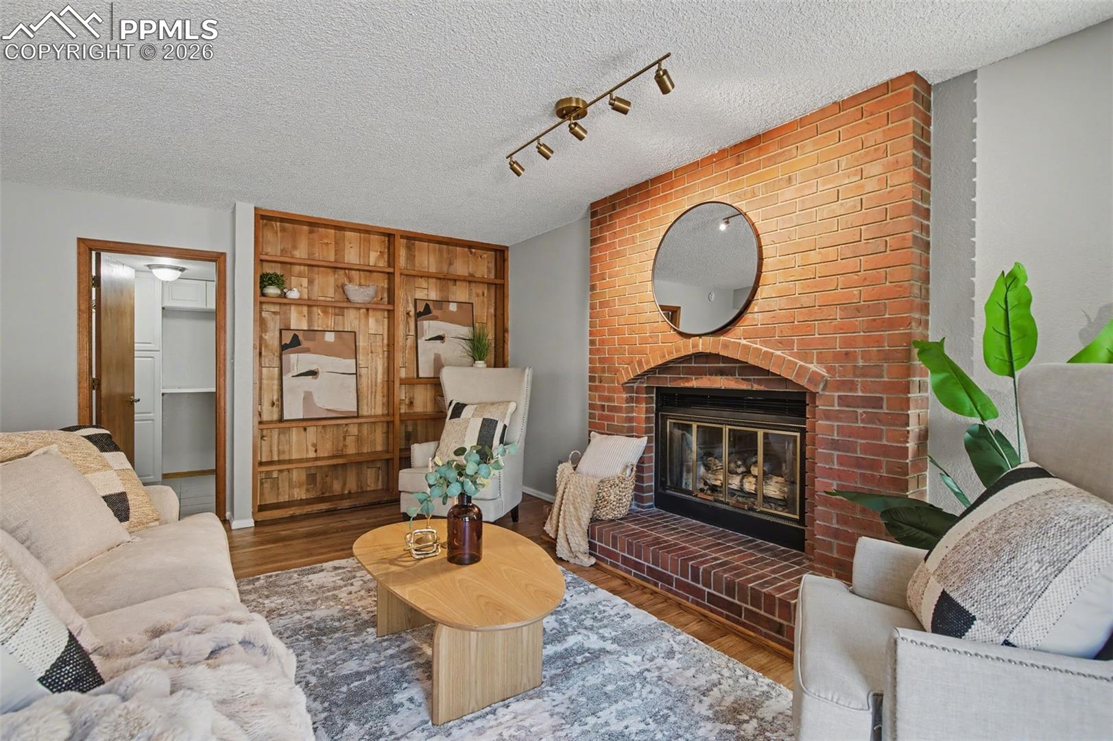 5376 Cliff Point Circle