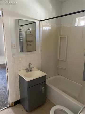 927 W 12th Street