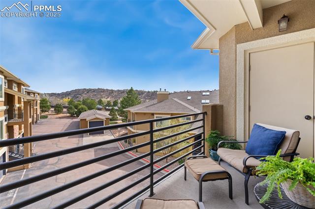 1816 Montura View 204