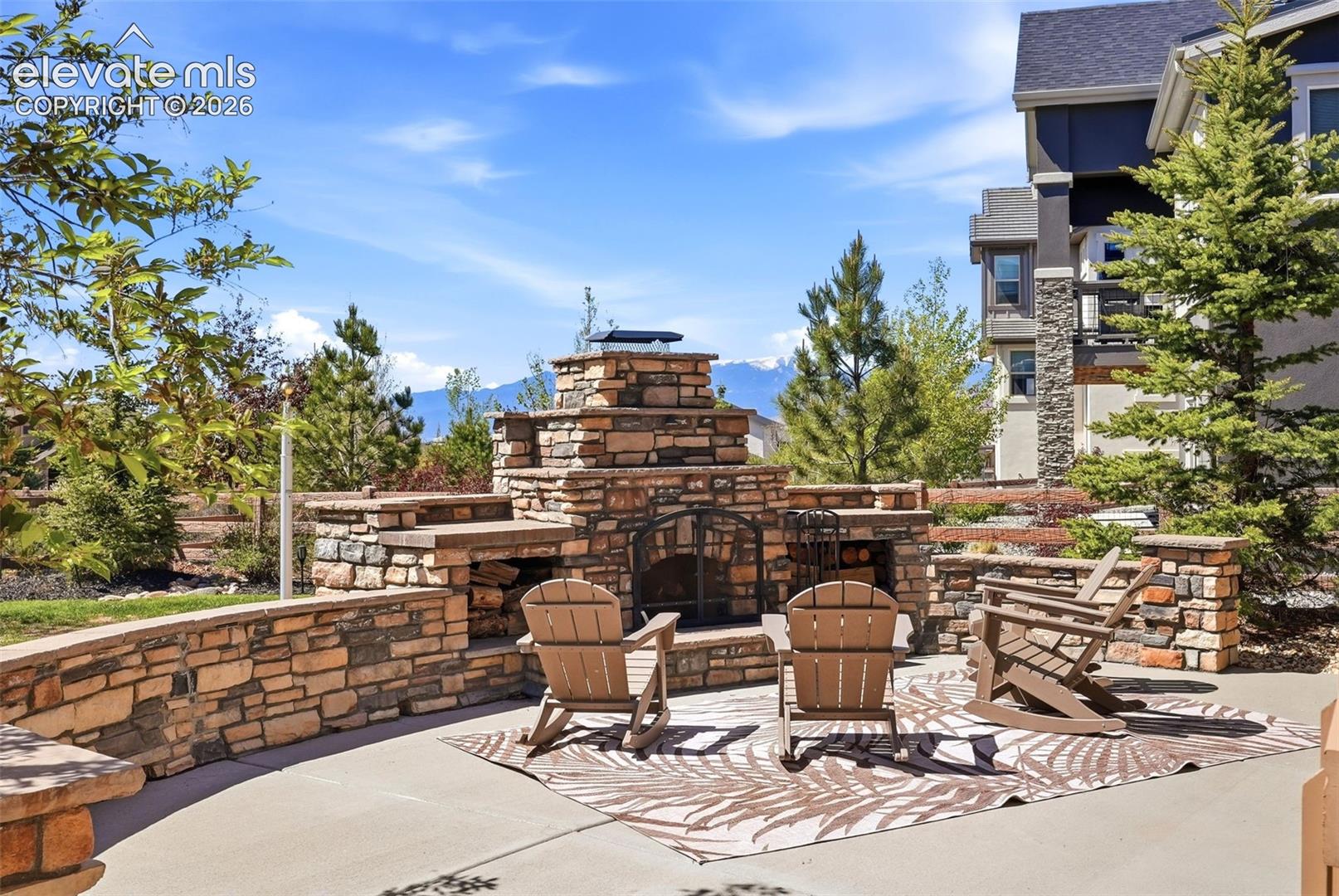 2075 Ever Red Court