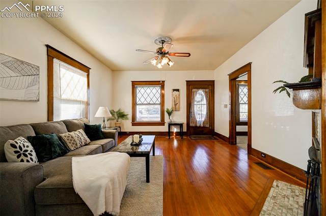 715 S Cascade Avenue