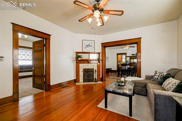 715 S Cascade Avenue