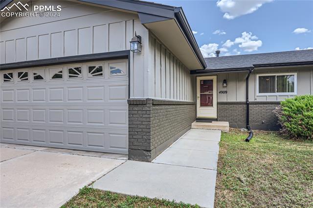 4909 Hackamore Drive N