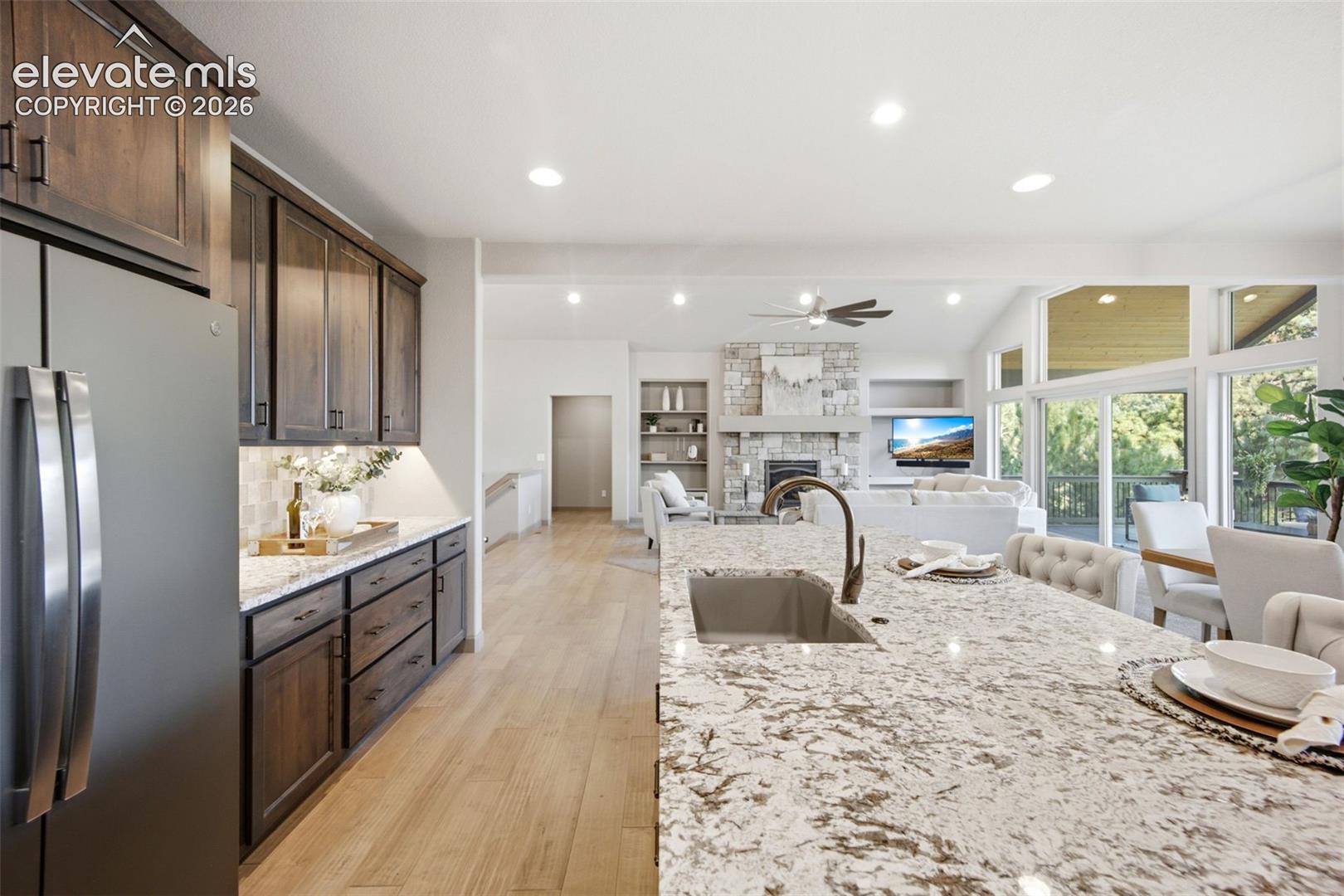 955 Locklin Way