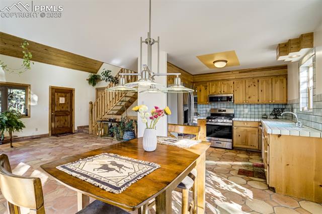 12225 Glenridge Lane