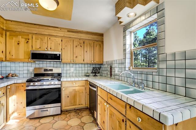12225 Glenridge Lane