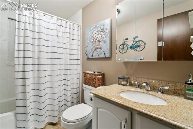 7007 Oak Hills Court