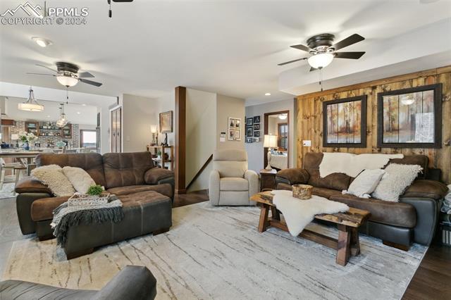 7007 Oak Hills Court