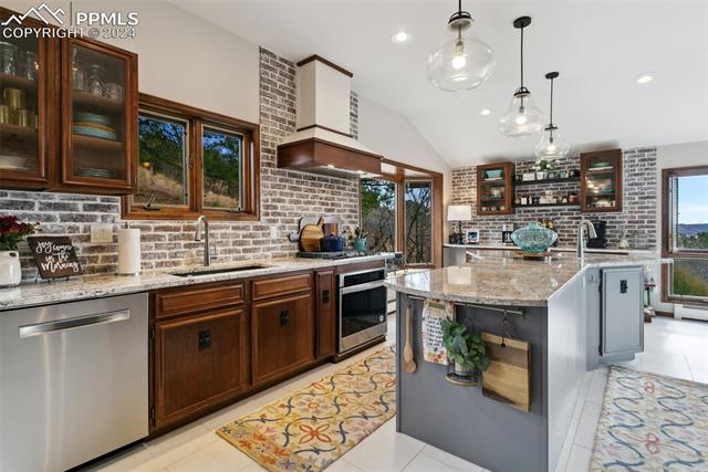 7007 Oak Hills Court