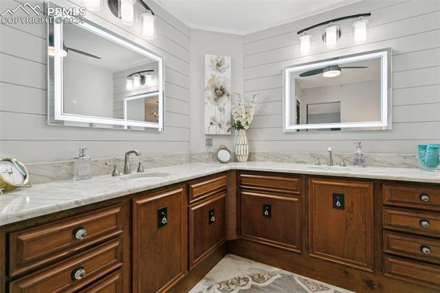 7007 Oak Hills Court