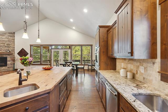 15664 Pole Pine Point