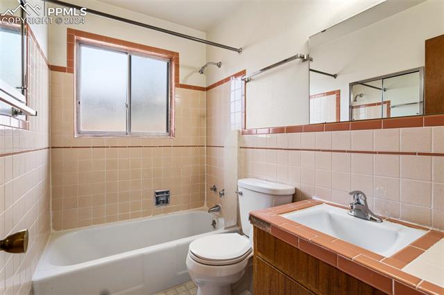 2141 N El Paso Street