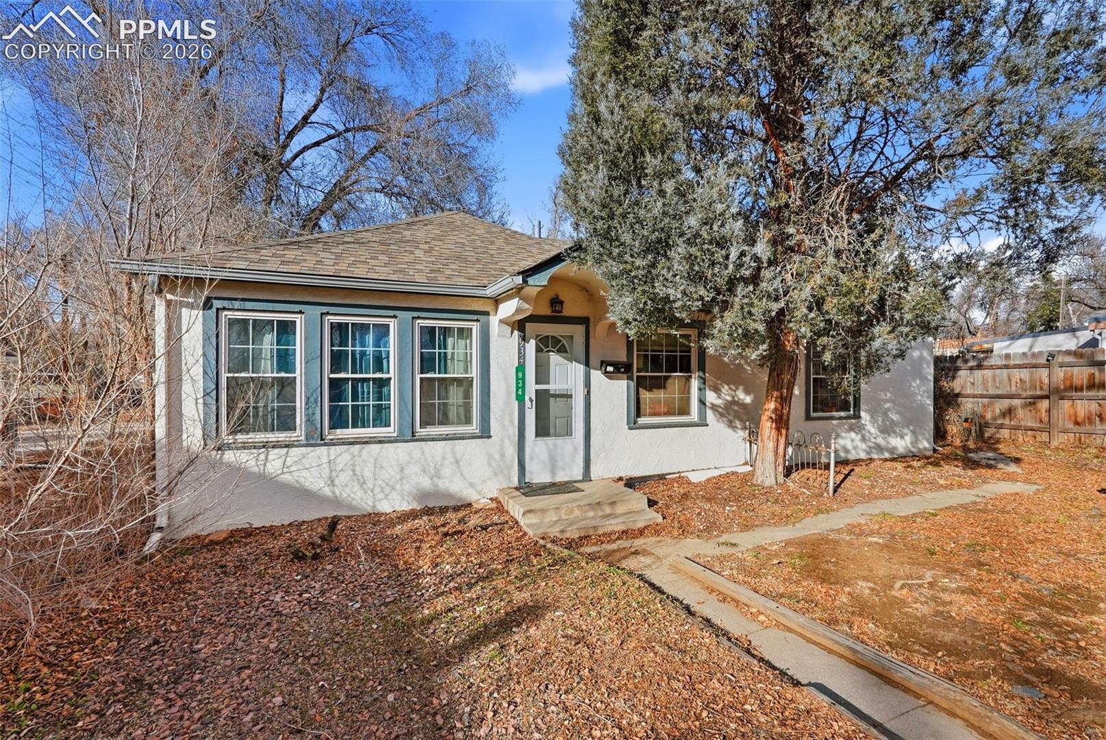 936 E Moreno Avenue
