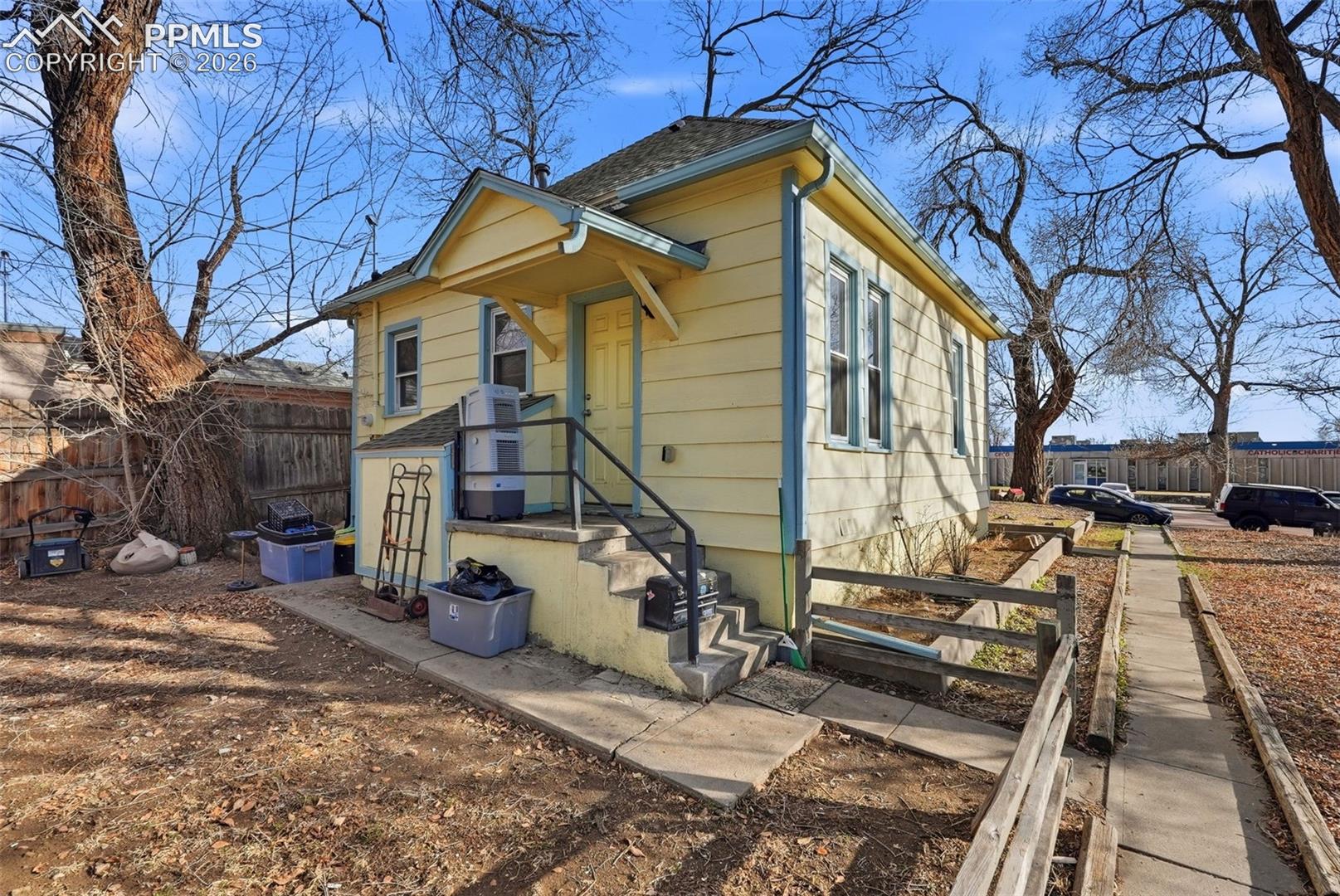936 E Moreno Avenue