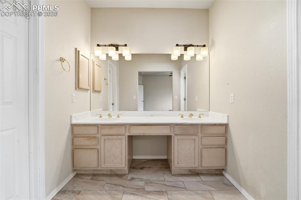 9235 Lizmoor Court