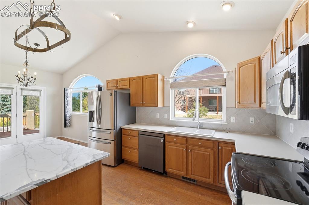 9235 Lizmoor Court